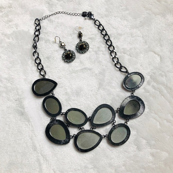 Gorgeous Statement Necklace w/ Matching Earrings - Picture 5 of 5